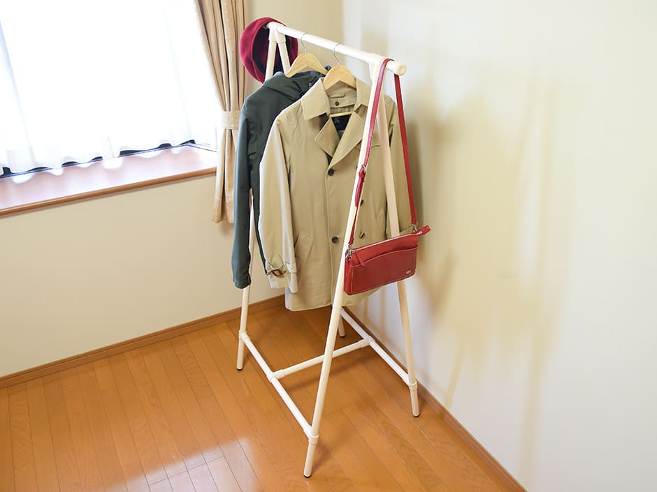 Ứng dụng ống thép bọc nhựa làm giá treo quần áo