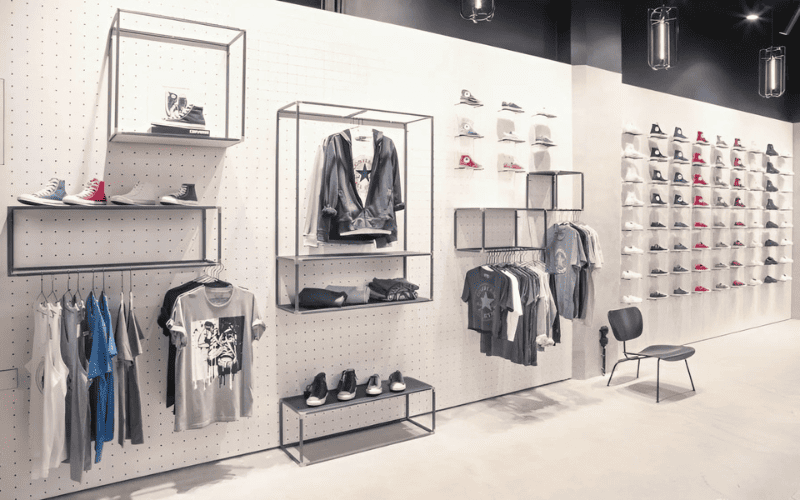 Cửa hàng converse decor bằng ống thép bọc nhựa