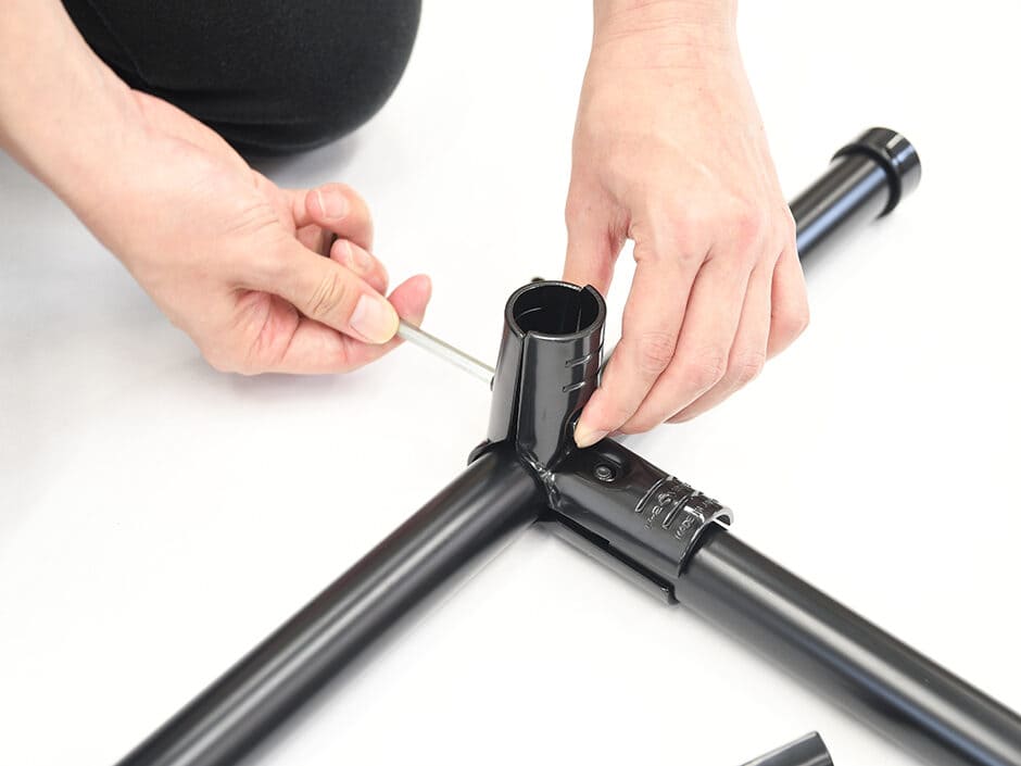 Sử dụng lục lăng để lắp ráp